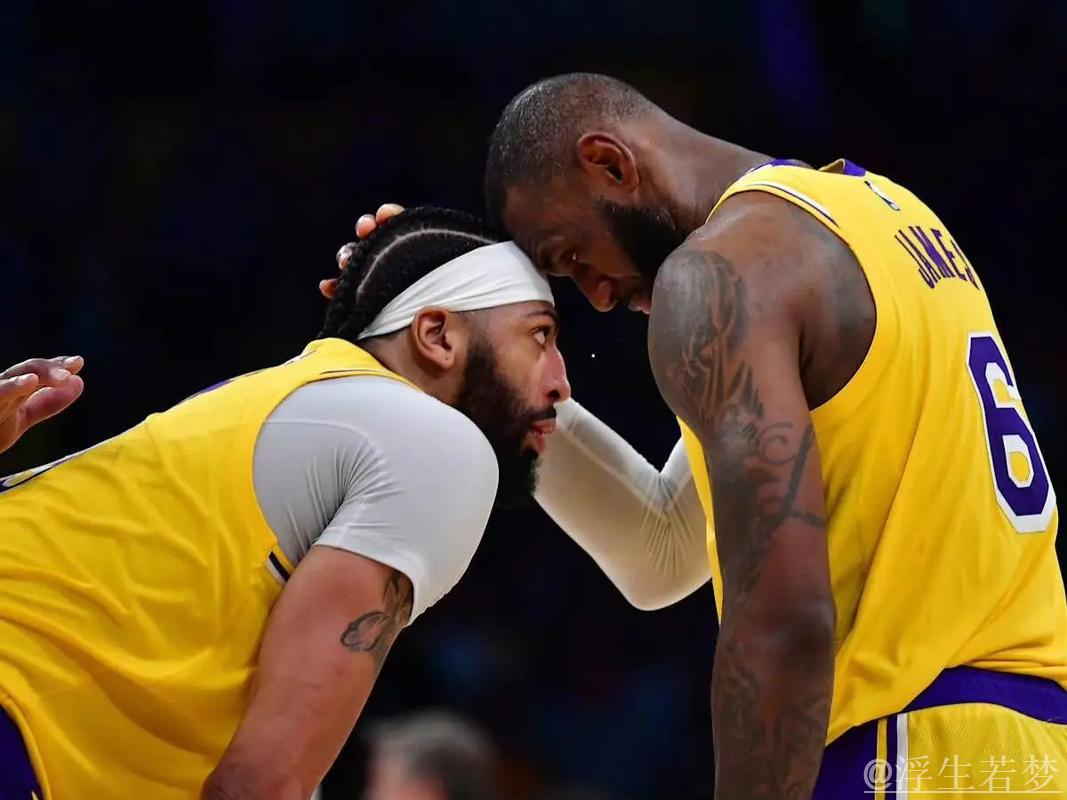 詹姆斯大喜的日子，浓眉为什么闷闷不乐？